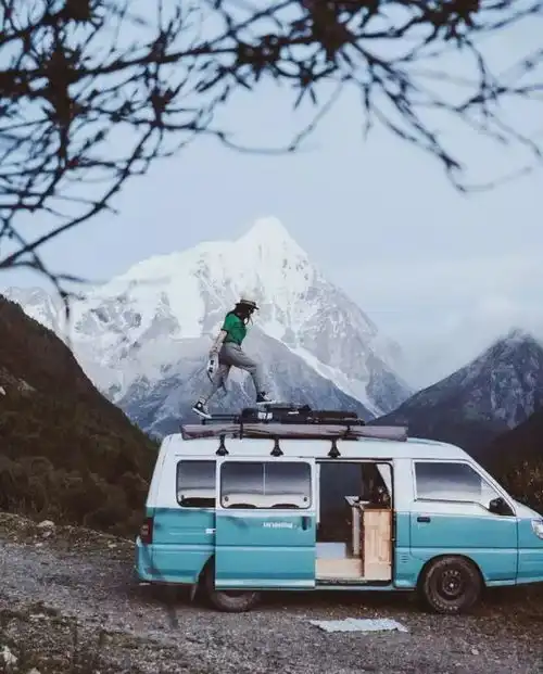  小情侣把家装进4㎡房车,7个月环游半个中国,超浪漫