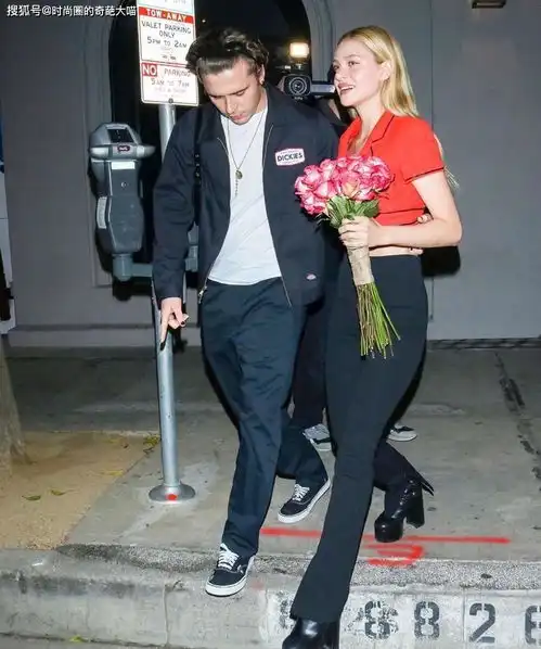  大布与女友真甜蜜,高阶情侣装展现不俗时尚感,不见从前邋遢模样