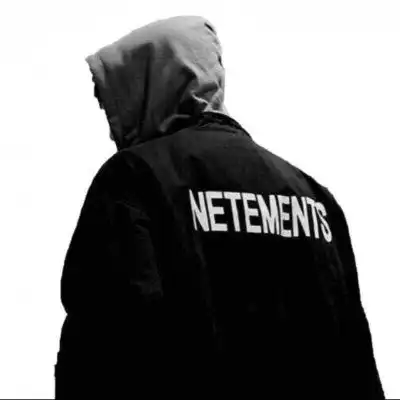  霸气男生黑白背影头像他的影子就是那么帅