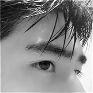  灰色意境帅哥头像适合成熟的男士们专用的