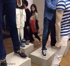  刘强东现身奶茶妹妹家乡南京疑探望准岳父