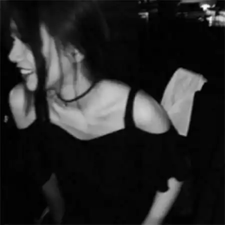  伤感黑白头像女,超颓废的黑白伤感女头像