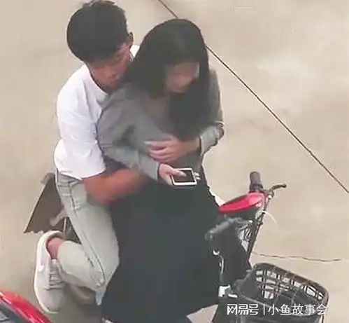  电瓶车上的热恋时刻