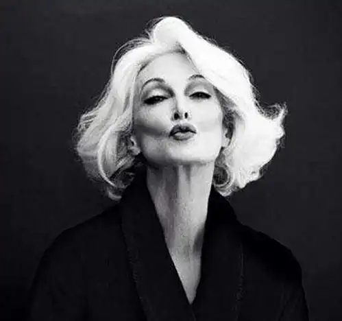  结4次婚,跟小年轻谈恋爱,86岁风韵犹存,只因她从来不服输