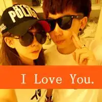  帮我设计个情侣头像两张,一张上面一男一女,还要有字