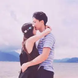  搂脖嬉笑可爱情侣头像qq头像扣扣居