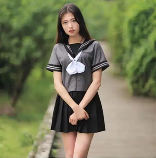 贵族学校的女生,为啥能穿jk制服上学,班主任的一番话认清事实