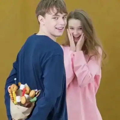  超甜蜜欧美情侣头像有你在身边风都是甜的