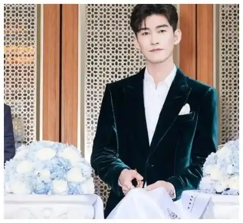  张翰郑爽疑似复合,手戴情侣戒指被拍,全网又开始激动了