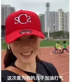  刚过完情人节,张柏芝便参加了小q的运动会,网友满满的正能量