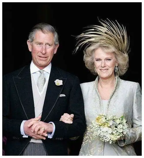  查尔斯卡米拉隔离后团聚,同框像热恋情侣,卡米拉幸福得合不拢嘴