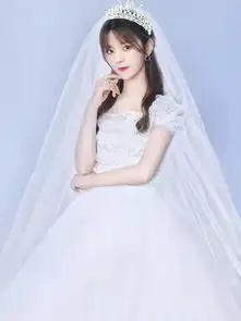 杨超越颜值如路人,婚纱造型被疯传,意外美出新高度,许魏洲贴心为她整理裙摆