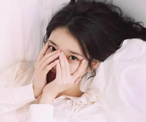 出道12年从未过气,从平平无奇到韩国第一女solo,iu做了什么