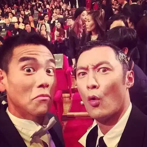 余文乐他不是娱乐圈肌肉最发达的男人,但绝对是最酷的