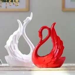  新品家居装饰品客厅摆件结婚礼物陶瓷工艺摆设红白情侣羽毛天鹅