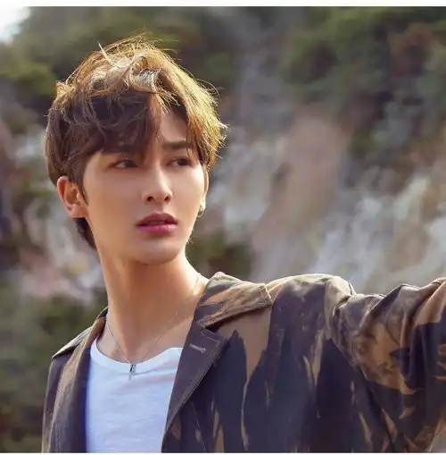  迪丽热巴拒绝奶人朱正廷影视受阻王晓晨和胡歌绯闻谢娜复出造势时代少年团演唱会等的瓜