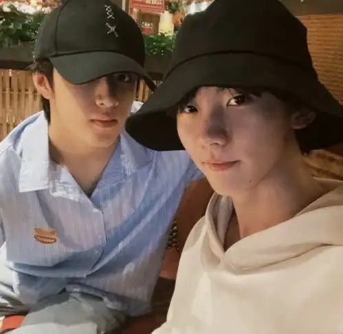  马嘉祺庆祝刘耀文16岁生日,晒两人吃火锅合影时代少年团好有爱