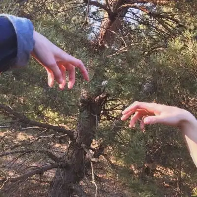  情侣图片手牵手