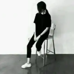  帮忙找一下这张图片的另一张图片,这好像是一组情侣头像