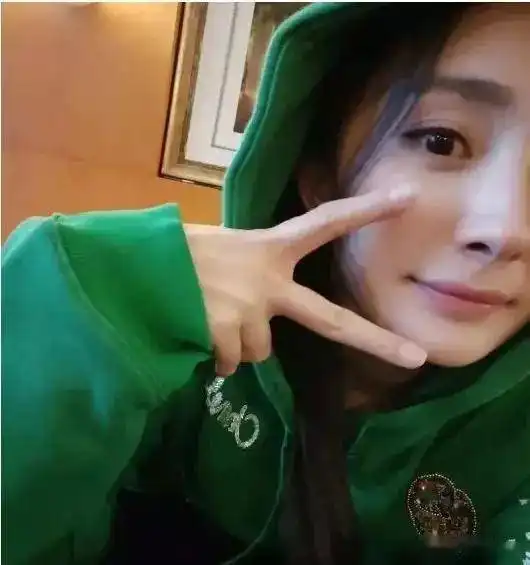  杨幂魏大勋恋情再添实锤不仅穿情侣装,还被爆疑似同居