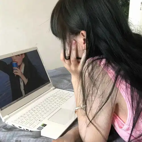  头像喝奶茶的声音可以小点吗吵到我喝西北风了