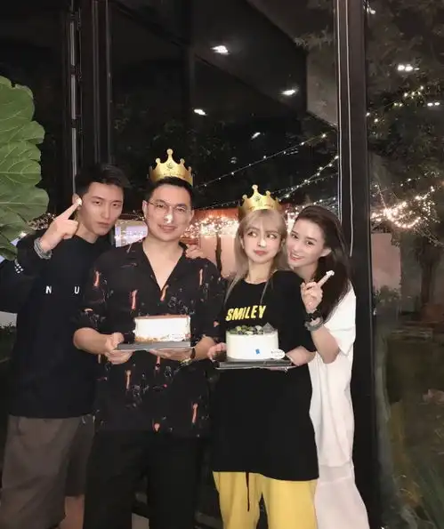  周扬青男闺蜜为其庆生,壕气包别墅宴请明星,网友贫穷限制想象