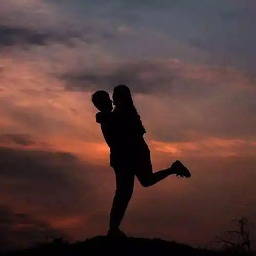  头像在没人温暖你的时候,你要学会左手温暖你的右手