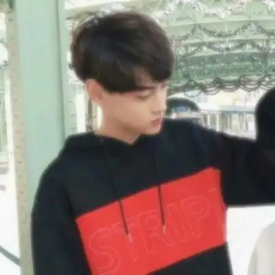  清新情侣头像两张配对的野外情头真人一人一半