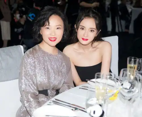 咖位试金石elle盛典座位表曝光,杨幂力压好闺蜜唐嫣占据主桌