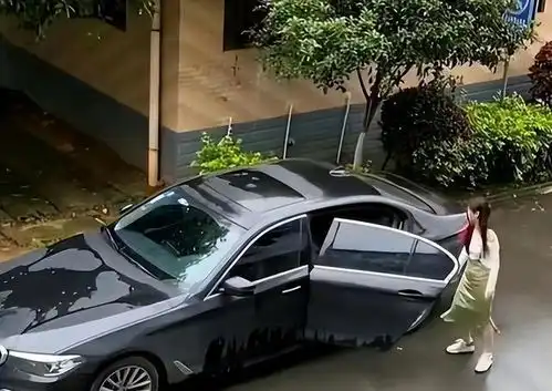案例浙江女子找闺蜜玩,在楼下发现出差丈夫的车,对方沉默离开