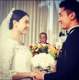何炅主持过的五场婚礼,个个是模范夫妻,可见还是最爱她