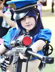  性感台妹lol女警cos火辣身材演绎制服诱惑