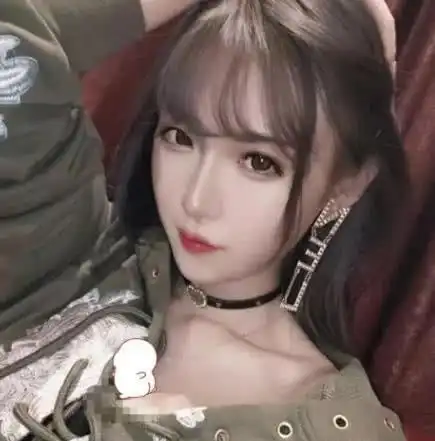 lol腐团儿对护士服下手了,清纯样貌尽显粉嫩,网友血槽已空