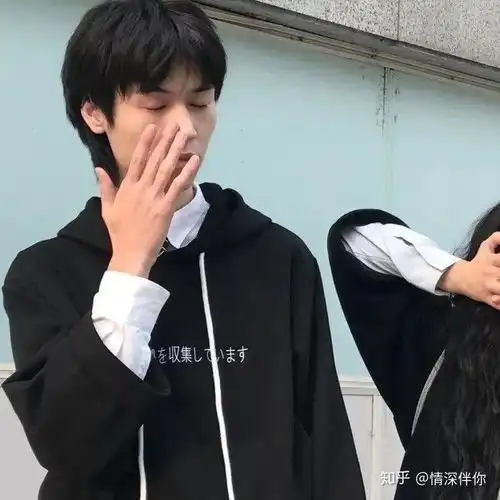 情侣头像在吗弟弟多喝烫水