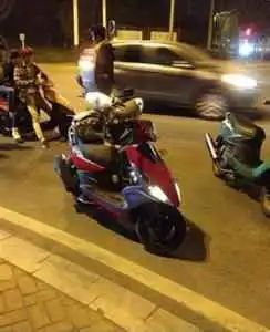  帅哥骑摩托车图片微信头像图片大全