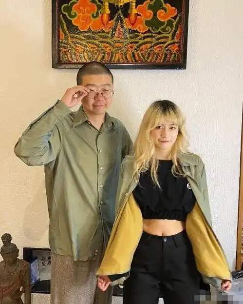  娱乐圈最佳男友典范,李诞只为把老婆照好看