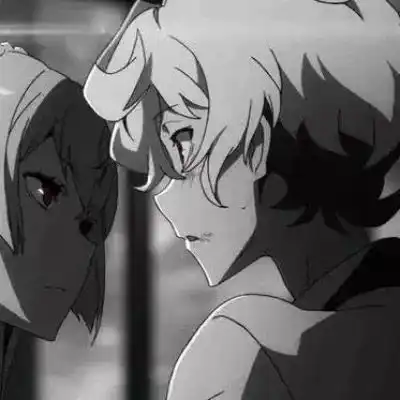  情侣头像一人一半动漫恩爱图片不结婚绝不认输