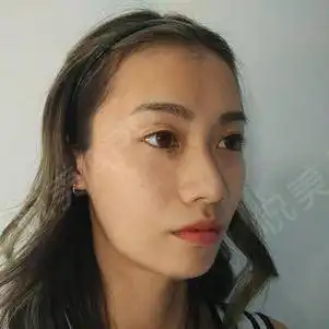 为啥留长发,还不是因为脸大,跟闺蜜们拍照我的脸能占...磨骨悦美整形