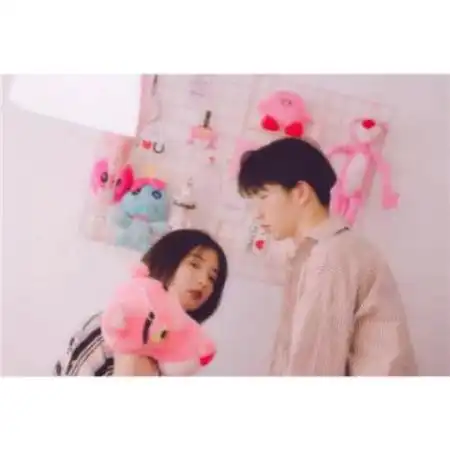  白边情侣头像双人两张,全部是上下白边的