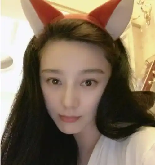  范冰冰cos小狐狸卖萌,因滤镜开太大整张脸变成了锥子脸