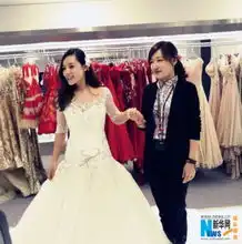 刘璇大婚在即娇羞试婚纱闺蜜薛佳凝做伴娘