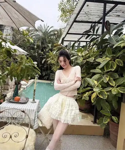 温州美女老师出轨健美男,1分57秒捉奸视频流出,贴身内衣扔一地