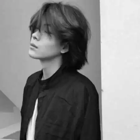  黑白男生头像,上不上镜取决于自己