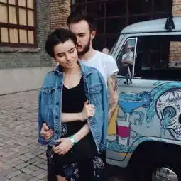  超拽霸气欧美情侣微博合照头像一人一张心里说不出来的烦躁