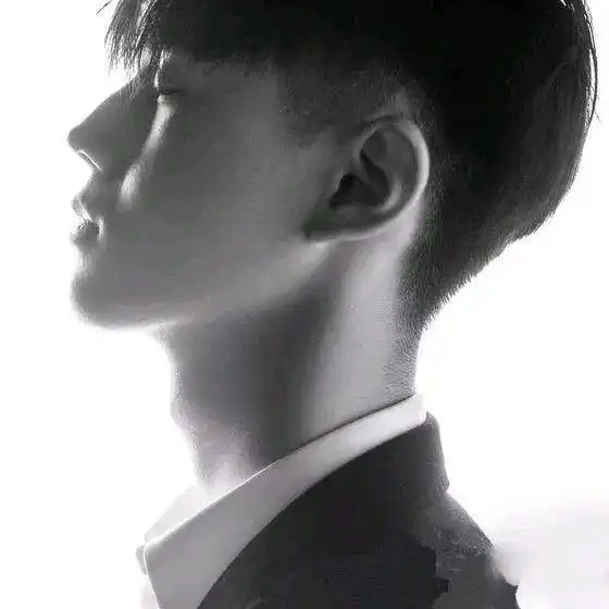  情侣头像一人花开,一人花落,这些年从头到尾,无人问询