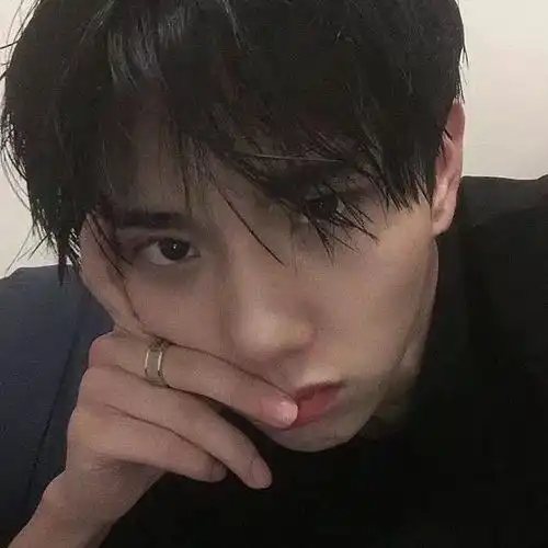  男生头像风里已经有冬天的味道了