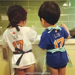  网上有人调侃这个萌娃长得像边伯贤