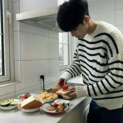  情侣头像真人一人一半,离开是短暂的我在原地等你