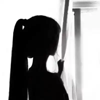  酷酷的头像女生黑白酷酷的qq头像女生霸气