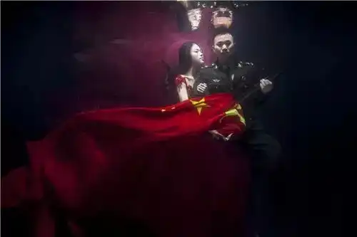 军恋为爱而生,这组军旅水下创意婚纱照美爆了